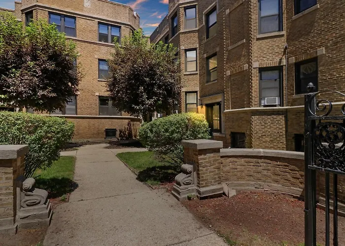 Homey 2br Unit In Boystown, Steps From Everything - Stratford 2n 3n Rep
