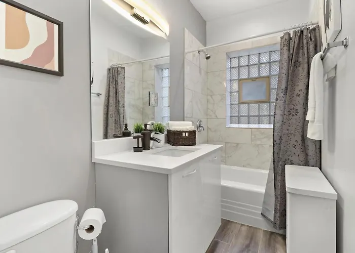 Homey 2br Unit In Boystown, Steps From Everything - Stratford 2n 3n Rep