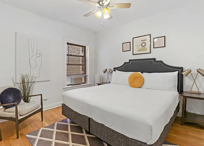 Homey 2br Unit In Boystown, Steps From Everything - Stratford 2n 3n Rep * Chicago