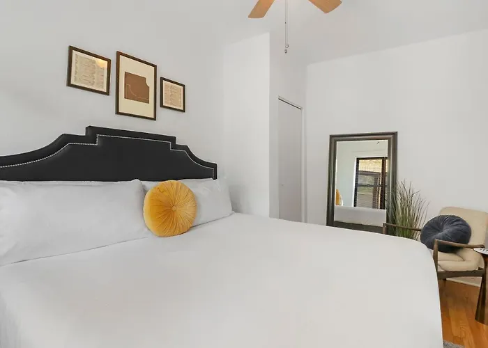 Homey 2br Unit In Boystown, Steps From Everything - Stratford 2n 3n Rep *