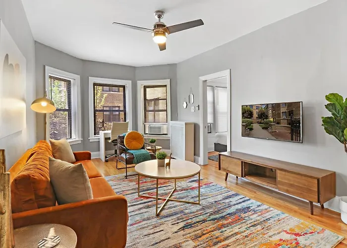 Homey 2br Unit In Boystown, Steps From Everything - Stratford 2n 3n Rep